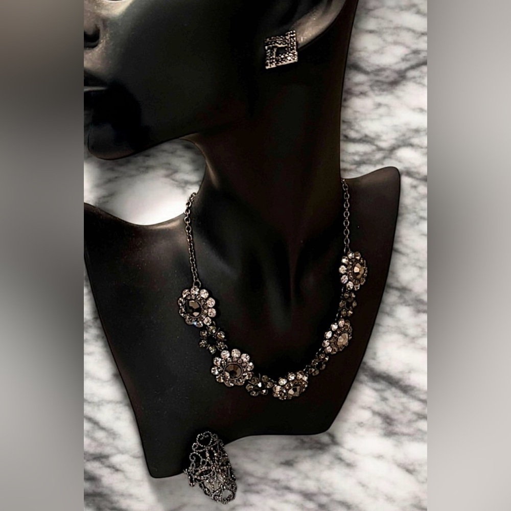 3pc set Black metal, onyx and rhinestone Earrings, necklace & expandable ring
